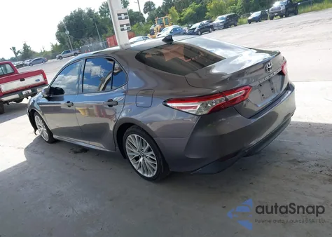 2018 Toyota Camry Xle z USA, uszkodzony, nr VIN 4T1B11HK9JU093608
